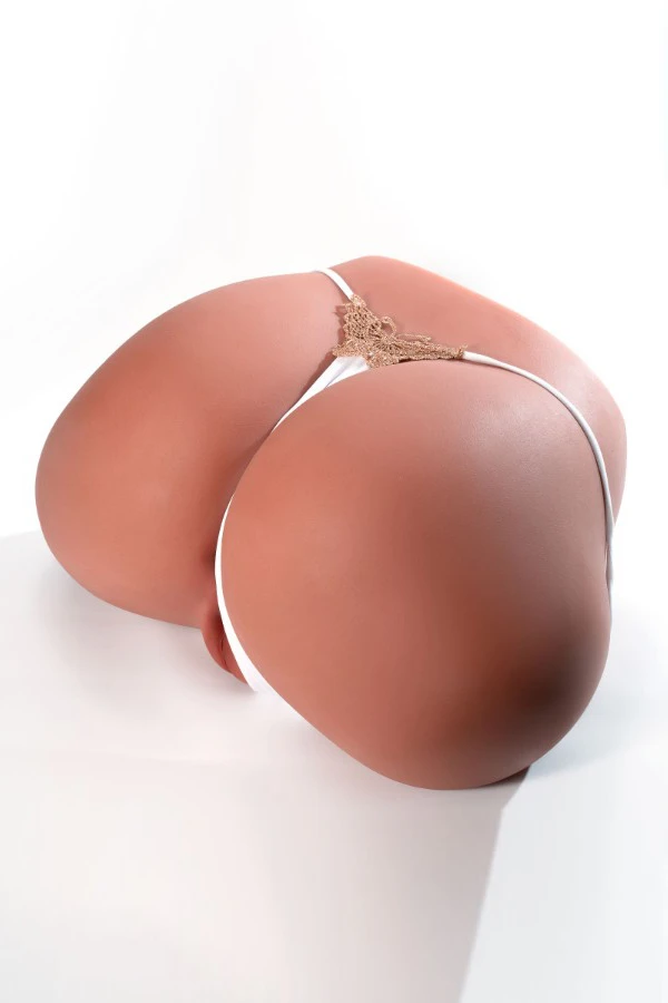 Fire Doll Review: Die Faszination der sexy Sexpuppe Butt Torso Cora 15 cm