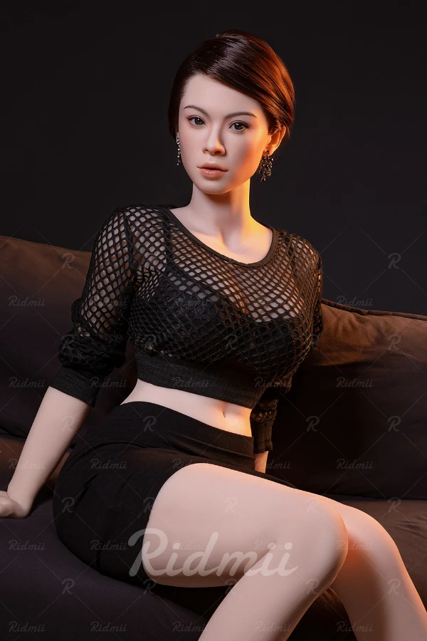 Ridmii-Puppe Lucy Liu, 158 cm, Promi-Replik mit beweglichem Kiefer und oraler Funktionalität, Bewertung