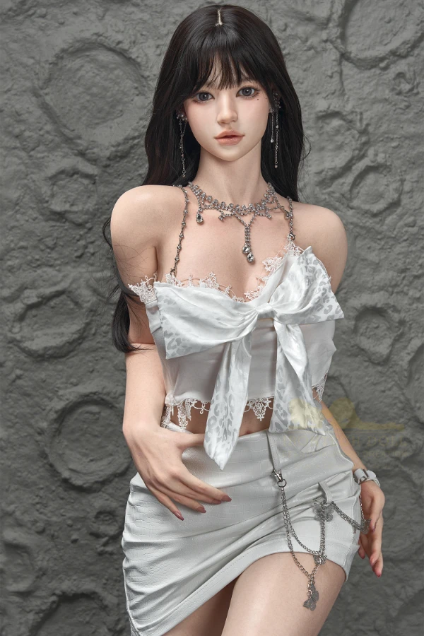 Irontech Doll Review: Koreanische Girlgroup-Tänzerin Evie 158 cm – beweglicher Kiefer, realistische Haut und kostenloses Outfit