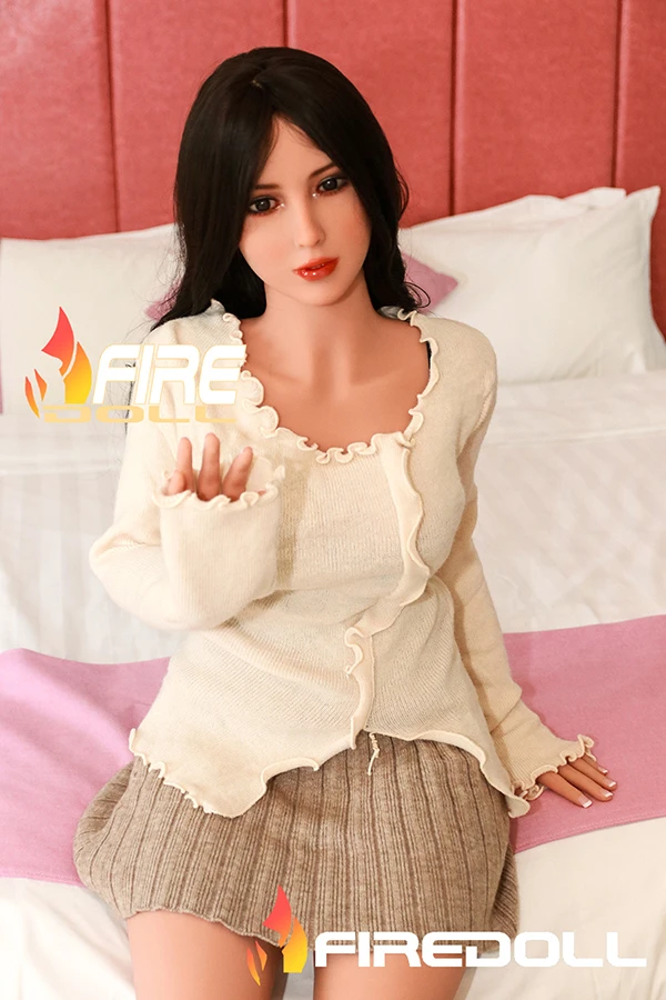 Fire Doll Judith 163 cm Bewertung Vollbusige Brünette Sexpuppe mit kostenlosem zweiten Kopf inklusive