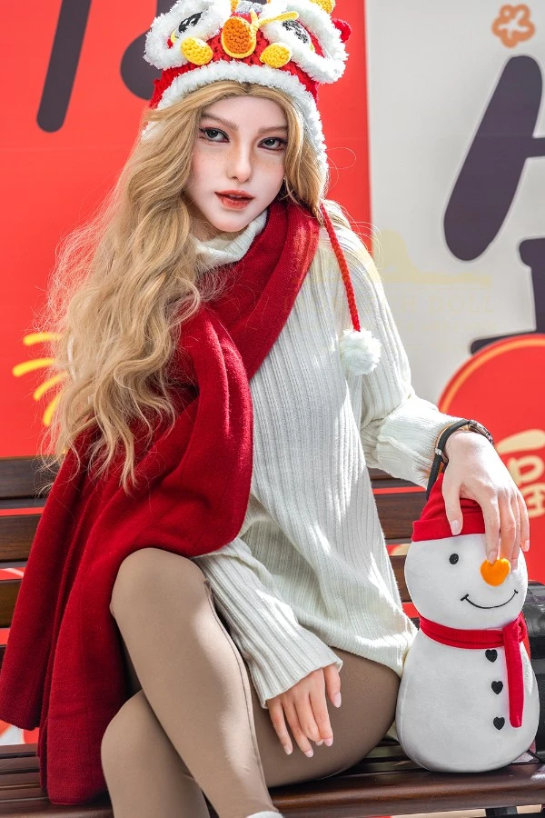Irontech Doll Review: Vivian 163 cm – Ein detaillierter Blick auf die kleinbrüstige blonde Sexpuppe