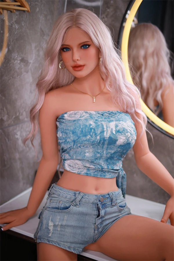 Fire Doll Flora 166 cm Testbericht: Eine atemberaubende und stylische Sexpuppe mit kostenlosem zweiten Kopf