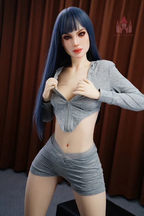 Dolls Castle präsentiert Juliet: Eine 170 cm große Sexpuppe mit langen Haaren und zierlichen Proportionen