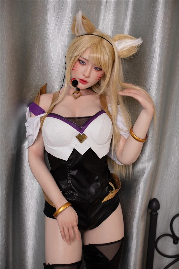 Amalia, die 171 cm große blonde Anime-Sexpuppe von Starpery