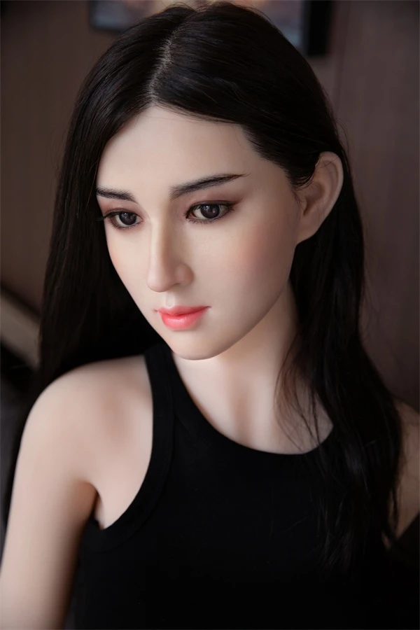 Erleben Sie den Realismus der DIMU DOLL Alexa, einer lebensgroßen japanischen Sexpuppe in 165 cm Größe mit Silikonkopf