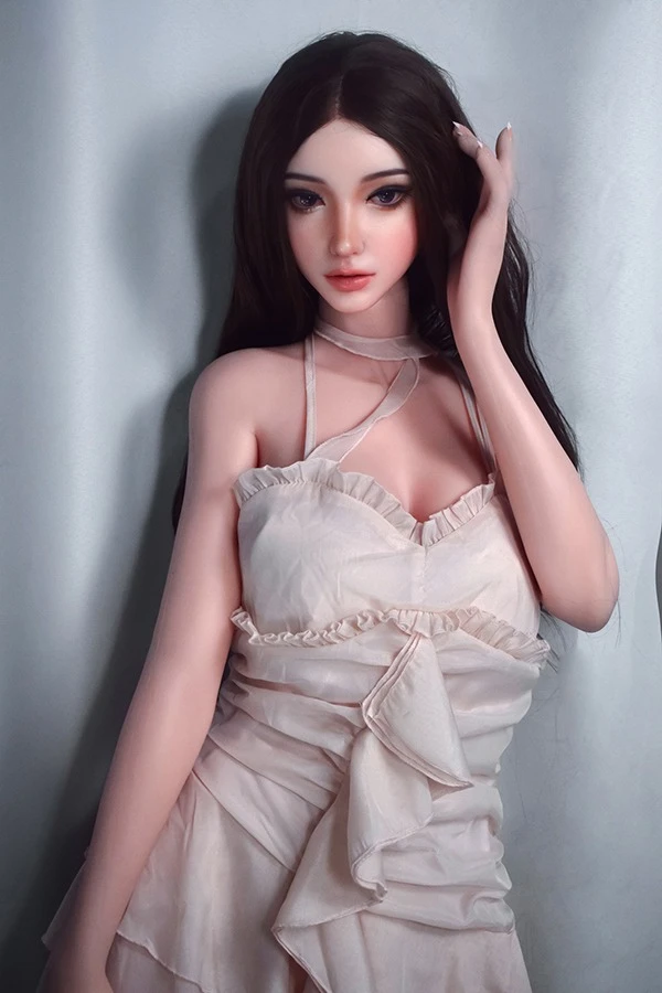 Testbericht zur superrealistischen Silikon-Sexpuppe Adaline (165 cm) von Elsa Babe