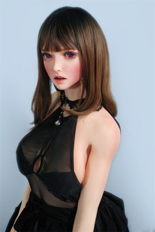 Realistische und verführerische japanische Sexpuppe Nora 150 cm von Elsa Babe