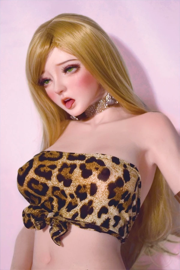 Testbericht zur realistischen, vollbusigen, blonden Sexpuppe Riley mit einer Größe von 150 cm