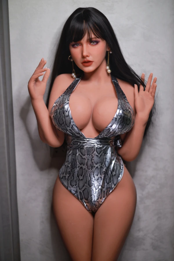 Fire Doll Review: Realistische und sexy reife Sexpuppe Ashlynn 156 cm mit kostenlosem zweiten Kopf inklusive