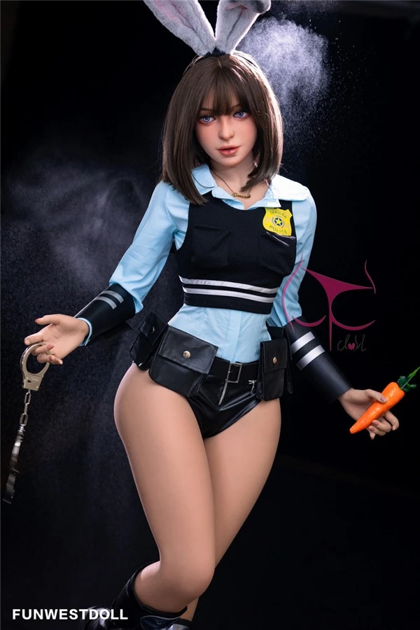 Funwest Doll Sienna 157 cm – Der Reiz kleiner Titten und großer Brüste in einer realistischen Rollenspiel-Sexpuppe