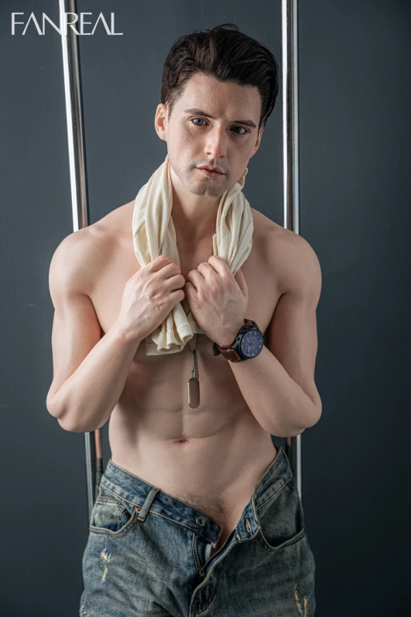 Fanreal Doll Henry 173 cm: Ein ausführlicher Testbericht der reifen und sexy männlichen Silikonpuppe