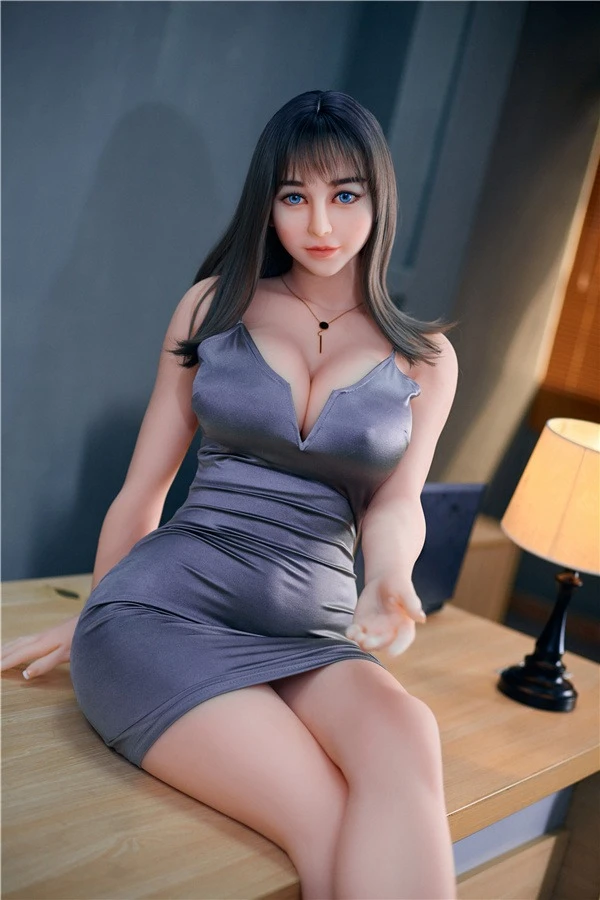 Irontech Doll Frida, 161 cm große kurvige Sexpuppe mit beeindruckender Oberweite und kurvenreicher Figur