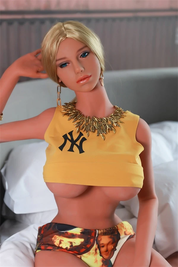 Rifrano Anastasia – 168 cm große, lebensechte, reife, blonde Sexpuppe mit kurvigen Gesichtszügen