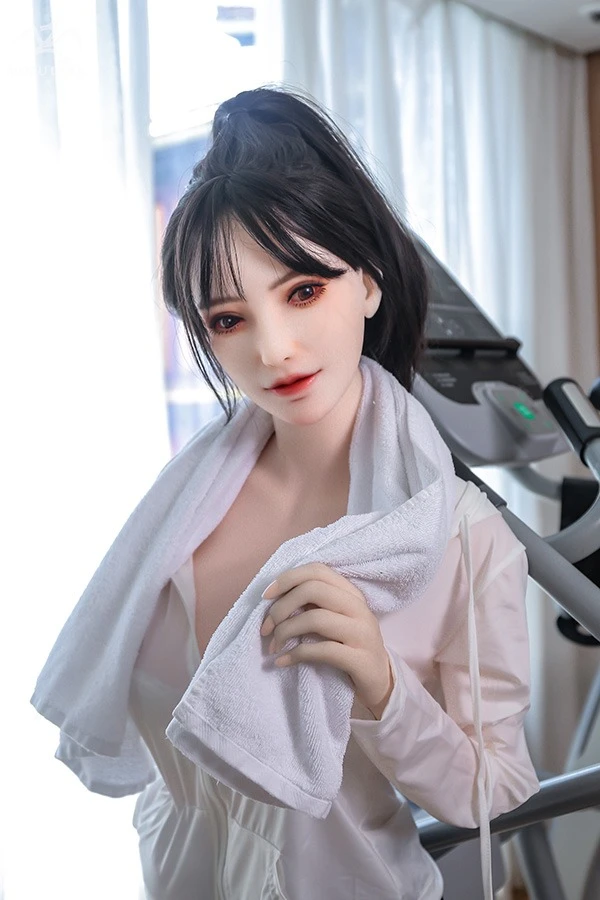 MOZU Doll - Bezaubernd charmante hellhäutige Brünette Sexpuppe Murphy 163 cm mit kostenlosem Outfit