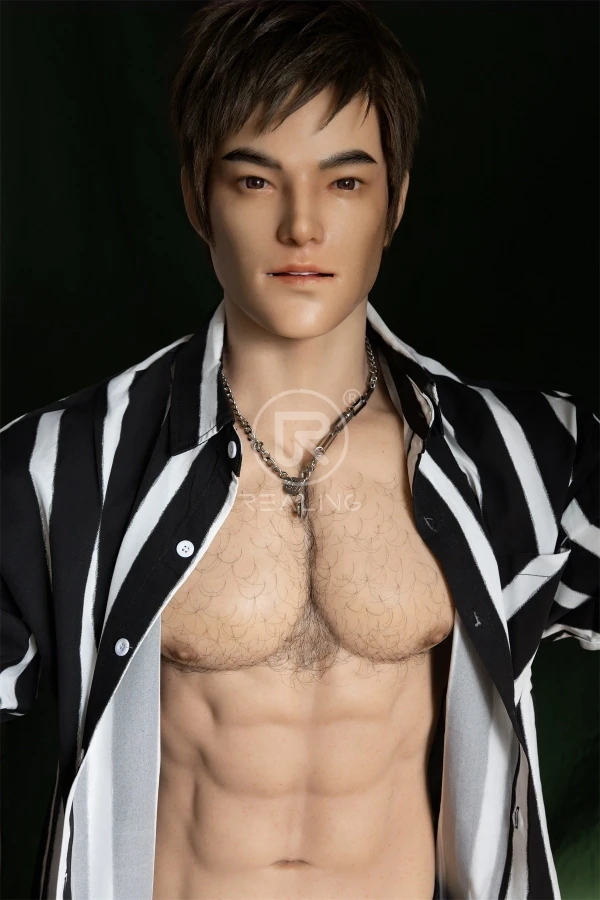 Die neueste Innovation von RealDoll: Die 180 cm große Silikon-Muskel-Sexpuppe Elijah im Test