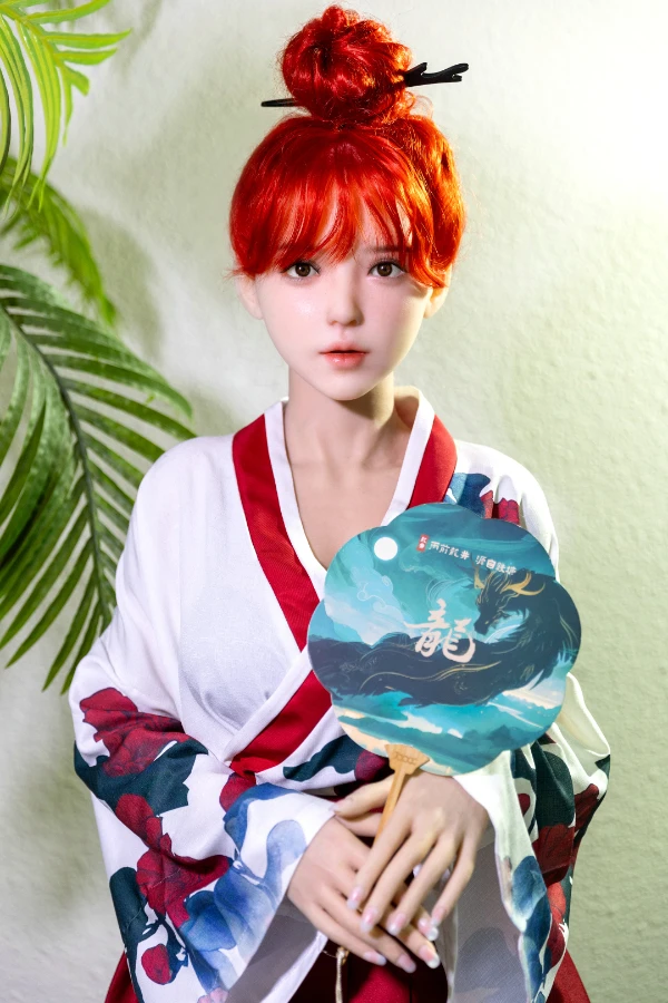 Qita Doll Feng 166 cm Bewertung: Eine atemberaubende rothaarige Schönheit, die Niedlichkeit neu definiert