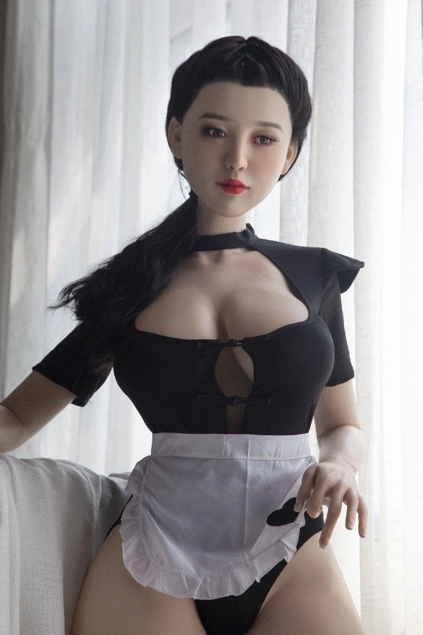 Testbericht zur lebensechten brünetten Sexpuppe Ensley 168cm