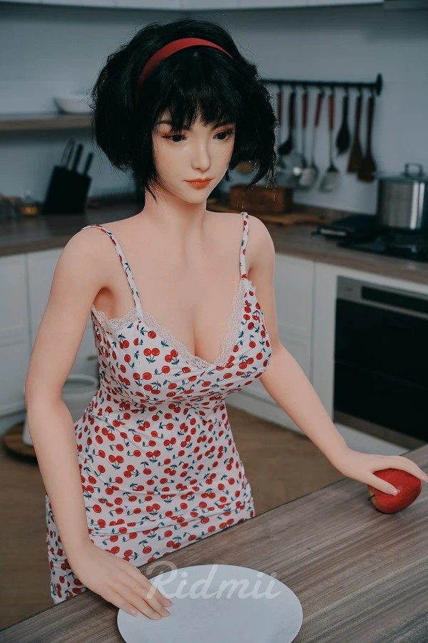 Ridmii Doll Liberty 163 cm Testbericht: Eine atemberaubende Sexpuppe mit Silikonkopf und kurzen Haaren und realistischen Merkmalen