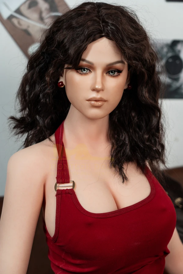 Irontech Doll Flora 166 cm Eine detaillierte Bewertung der verführerischen amerikanischen Silikon-Sexpuppe mit einer bezaubernden kurvigen Figur