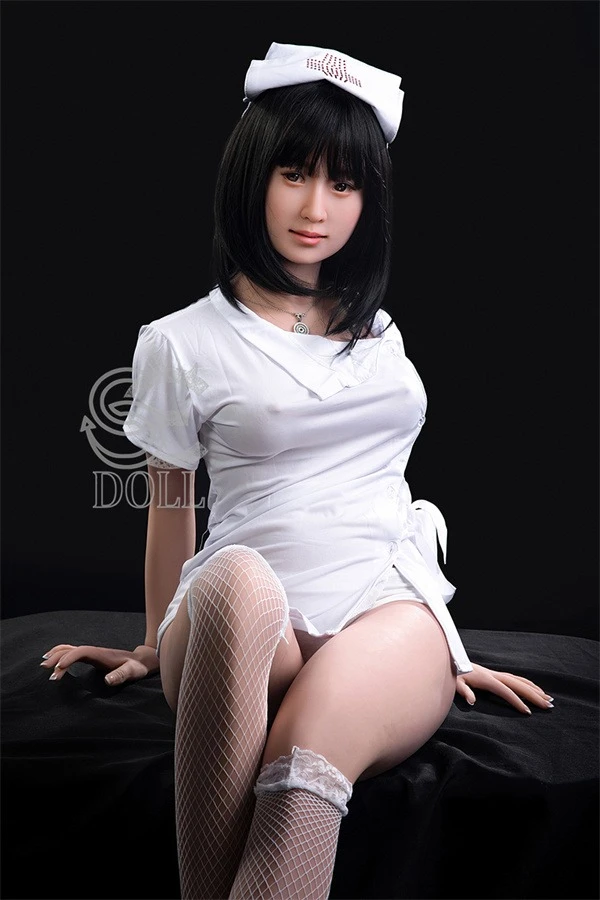 Erhöhter Realismus: Entdecken Sie den verführerischen Reiz von Isabelle, der 163 cm großen Sexpuppe in Krankenschwesteruniform