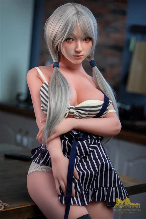 Raelyn 154 cm große Sexpuppe mit Doppelpferdeschwanz von Irontech – mit realistischem Silikonkopf
