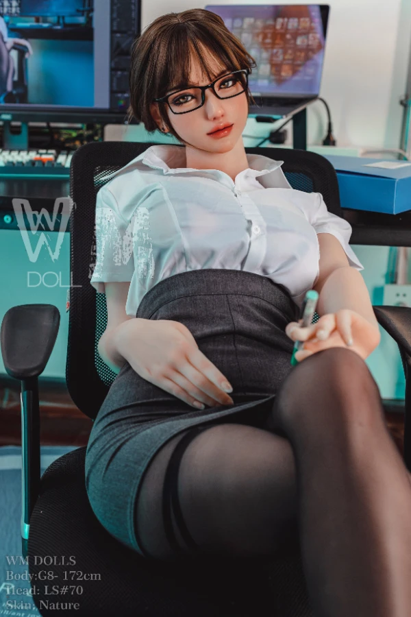 WM Dolls Leila 172 cm Testbericht: Große Titten, großer Arsch und ein kostenloser zweiter Kopf