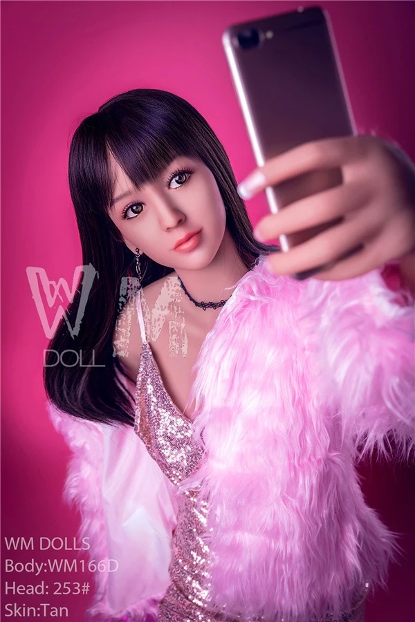 WM Dolls stellt die atemberaubende 166 cm große asiatische Sexpuppe Zariah mit kostenlosem zweiten Kopf vor