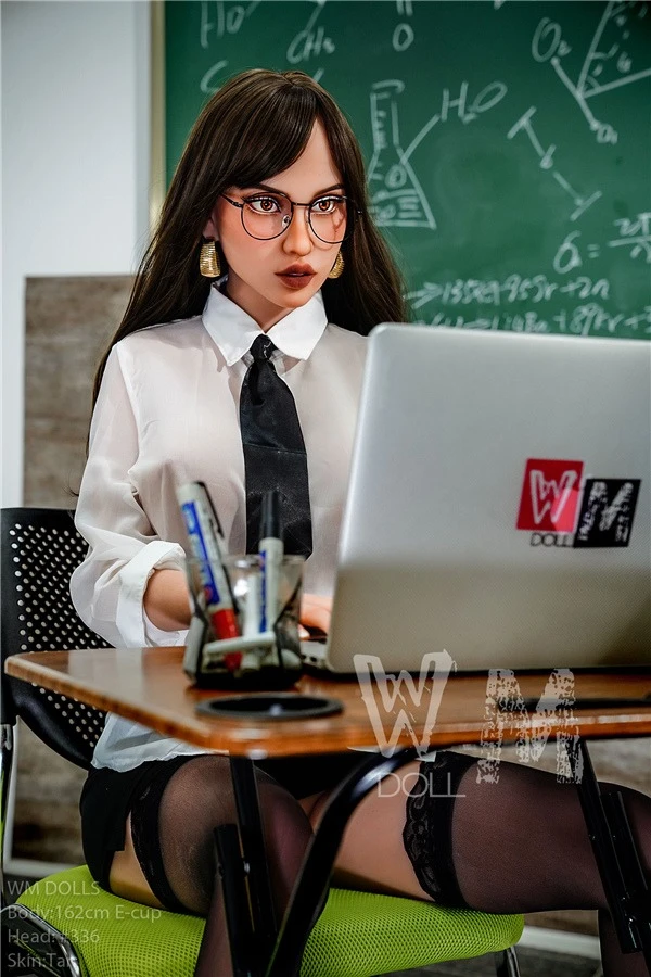 WM Dolls Reife und verführerische Lehrerin-Sexpuppe Ava 162 cm mit kostenlosem zweiten Kopf