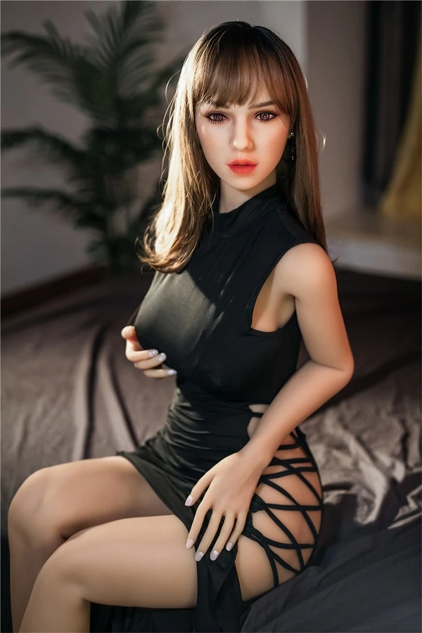 Irontech Doll – Das lebensechteste kurvige Sexpuppenwunder mit 160 cm