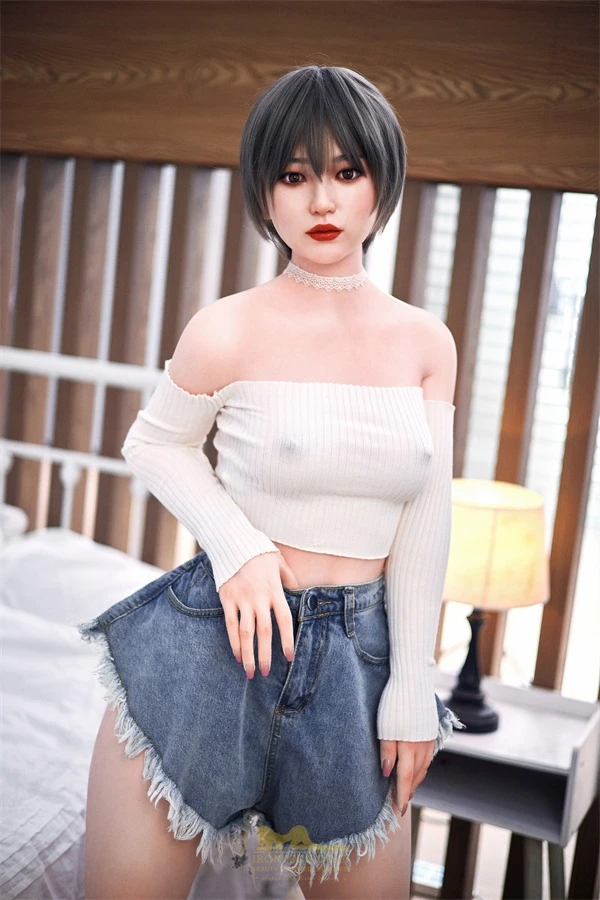 Irontech Doll präsentiert Frances 152 cm, die lebensechteste japanische Sexpuppe mit kurzem Haar