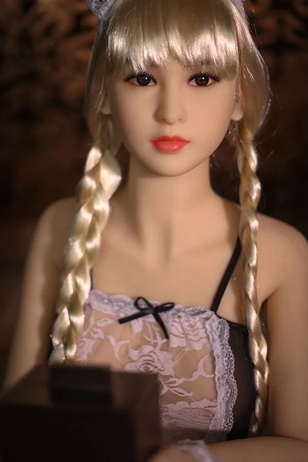 WM Dolls stellt die verführerische blonde Dienstmädchen-Sexpuppe Crystal 165 cm mit kostenlosem zweiten Kopf vor