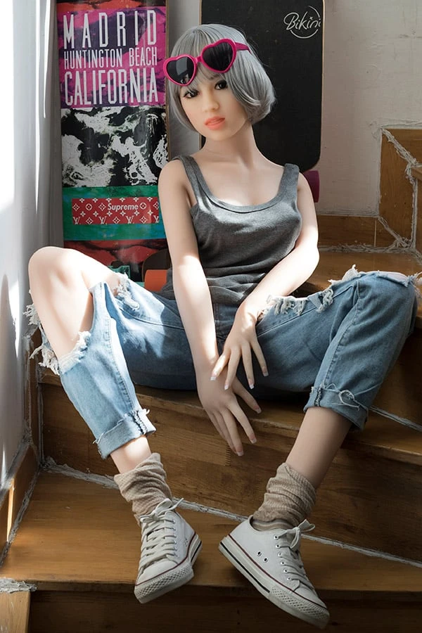 WM Dolls Lebensechte süße Sexpuppe mit kleinen Brüsten Lee 156 cm mit kostenlosem zweiten Kopf