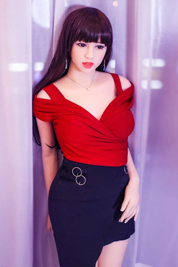 Bewertung der 165 cm großen asiatisch-koreanischen Sexpuppe Nina mit beeindruckenden Kurven