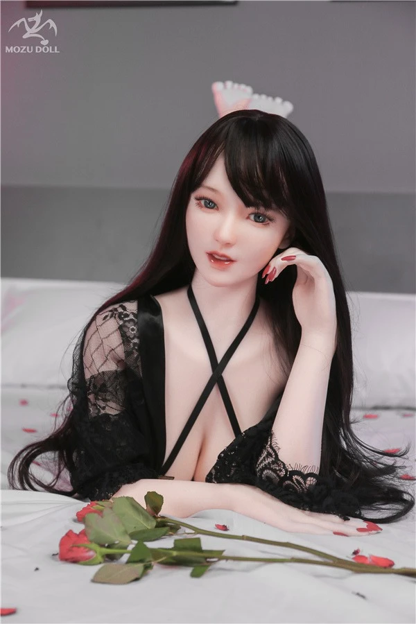 MOZU Doll – Lebensechte asiatische Sexpuppe Rosalie 163 cm mit üppigen Kurven und passendem Outfit