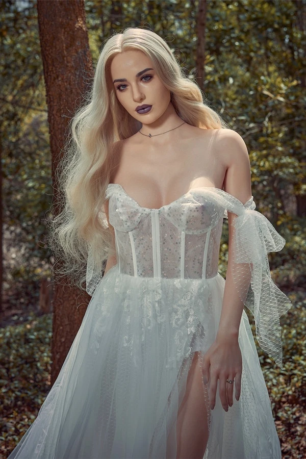 Zelex Doll präsentiert Ava, eine 170 cm große, hyperrealistische Silikon-Sexpuppe mit einer beeindruckenden kurvigen Figur