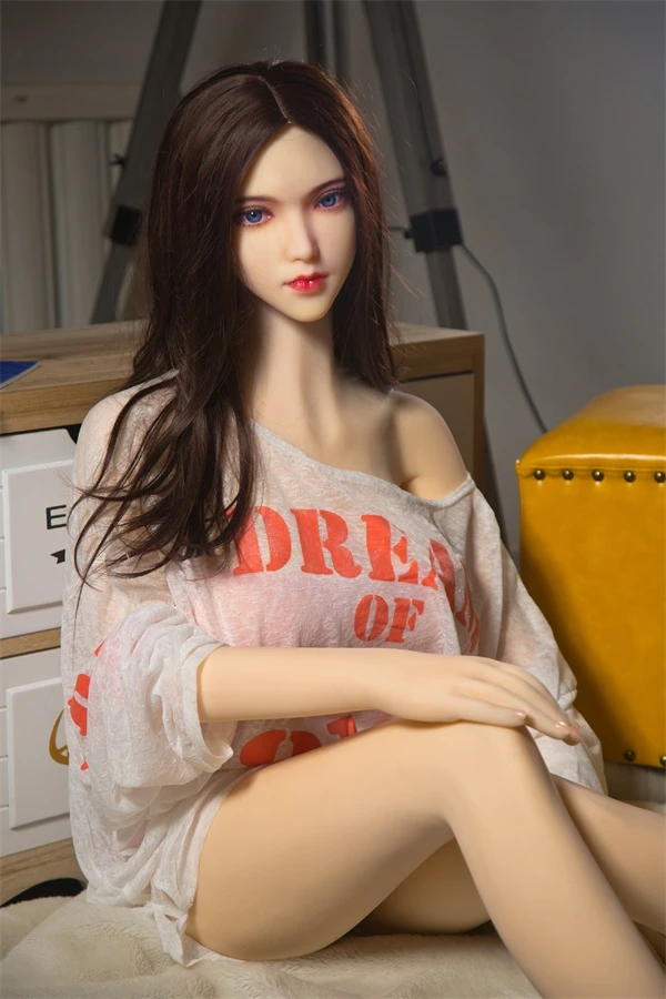 Entdecken Sie den Reiz der atemberaubenden 168 cm großen Sarai-Sexpuppe von Qita Doll