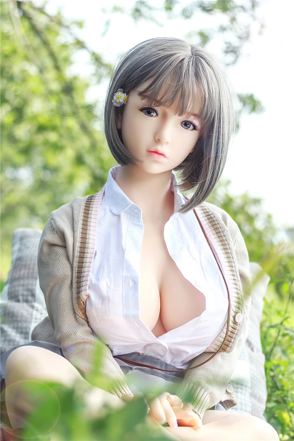 Bewertung der bezaubernden vollbusigen japanischen Sexpuppe Anais mit 140 cm